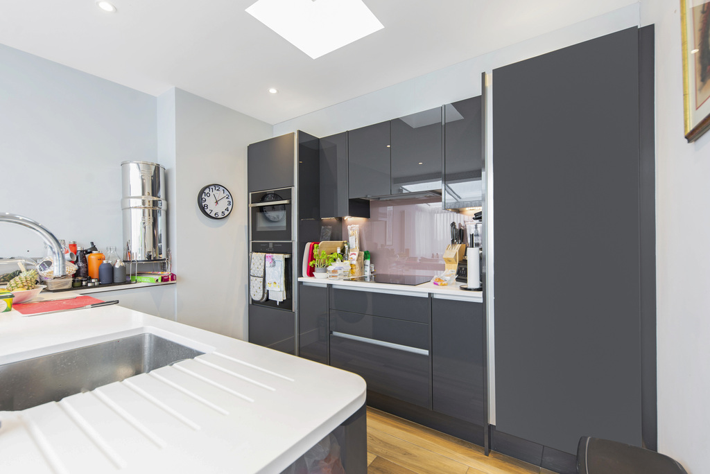 Lansdowne Road, SW20